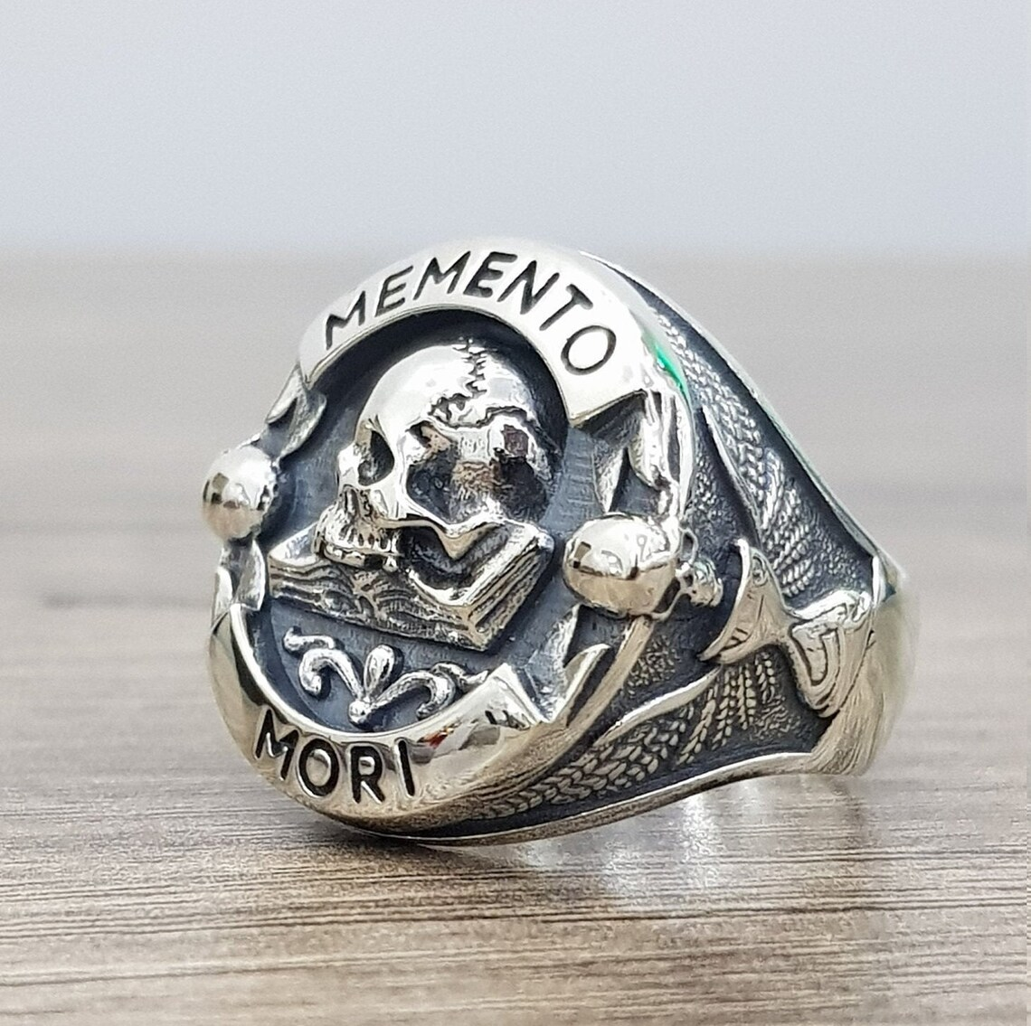 Memento Mori Skull Sterling Silver Ring - Buulgo